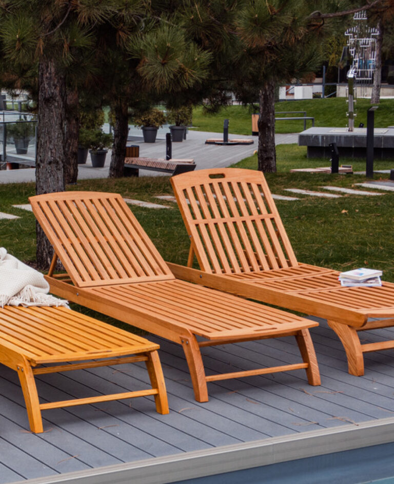 Меблі для басейну та пляжу